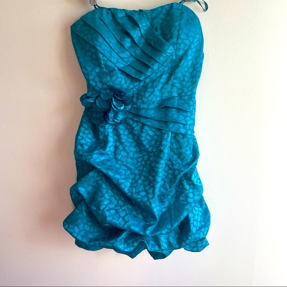 LE CHATEAU - Turquoise - cheetah pattern, flower and broach. - Picture 1 of 5